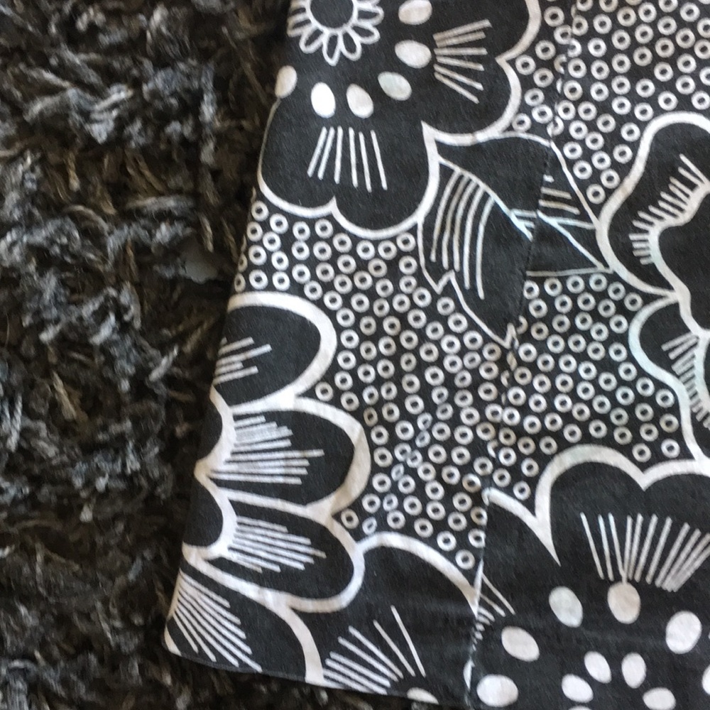 6/$20 Copper Key skirt sz 5 in black & white - Picture 4 of 8